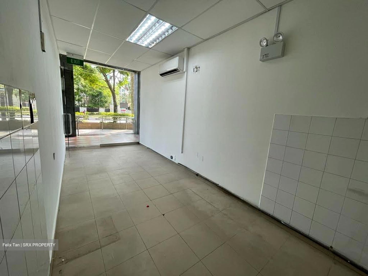 Eastwood Centre (D16), Retail #563626091